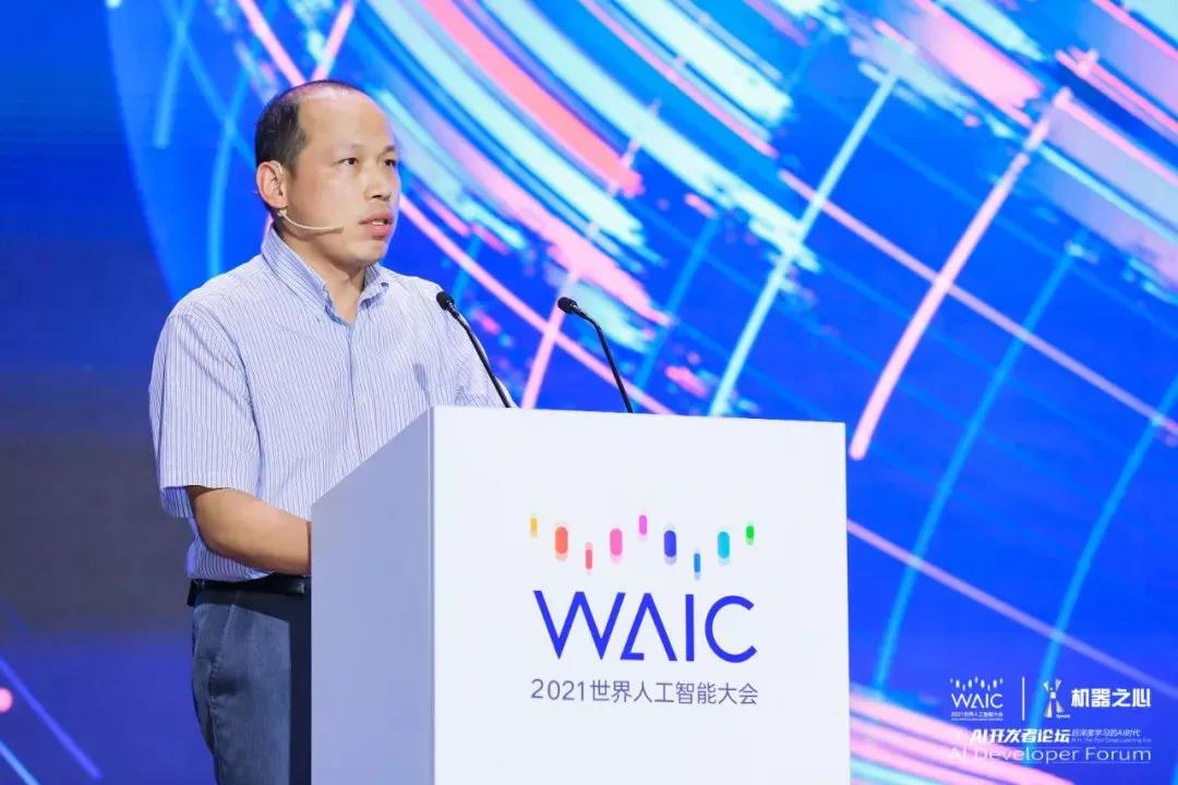 机器之心|WAIC 2021 | 918博天堂-www.918.com副总裁肖嵘：创「芯」时代 打造自进化城市智能体